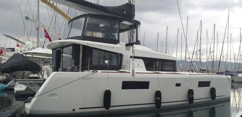 Fethiye Katamaran 4 Kabine 8 Liegeplätze 8 Gäste 15.84 m Nummer des Inserats: #20635