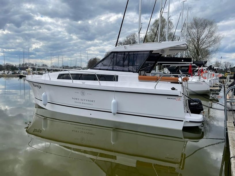 Węgorzewo Motorboot Cabine 2  6  slaapplaatsen 6  gasten 8.7 m Lijstnummer: #20661