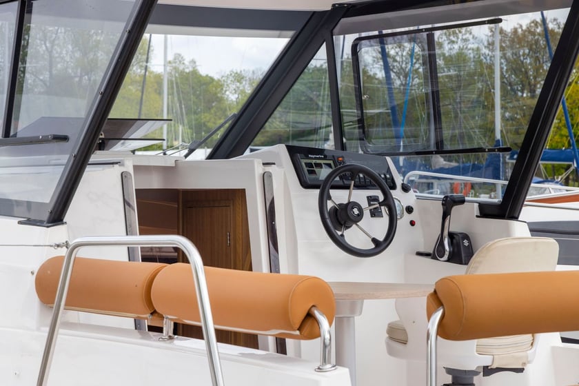 Węgorzewo Motorboat 2 cabin 6 berths 6 guests 8.7 m Listing Number: #20663