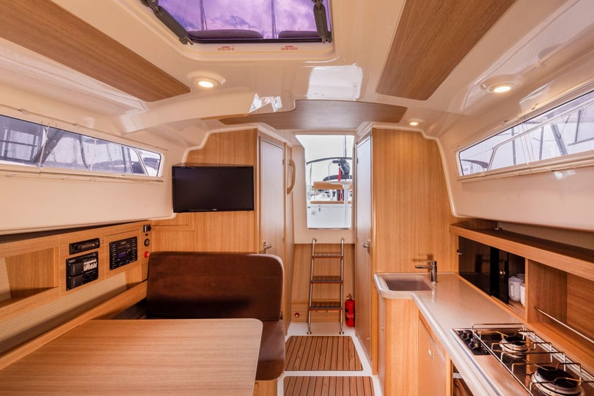 Węgorzewo Motorboat 2 cabin 6 berths 6 guests 8.7 m Listing Number: #20674 3