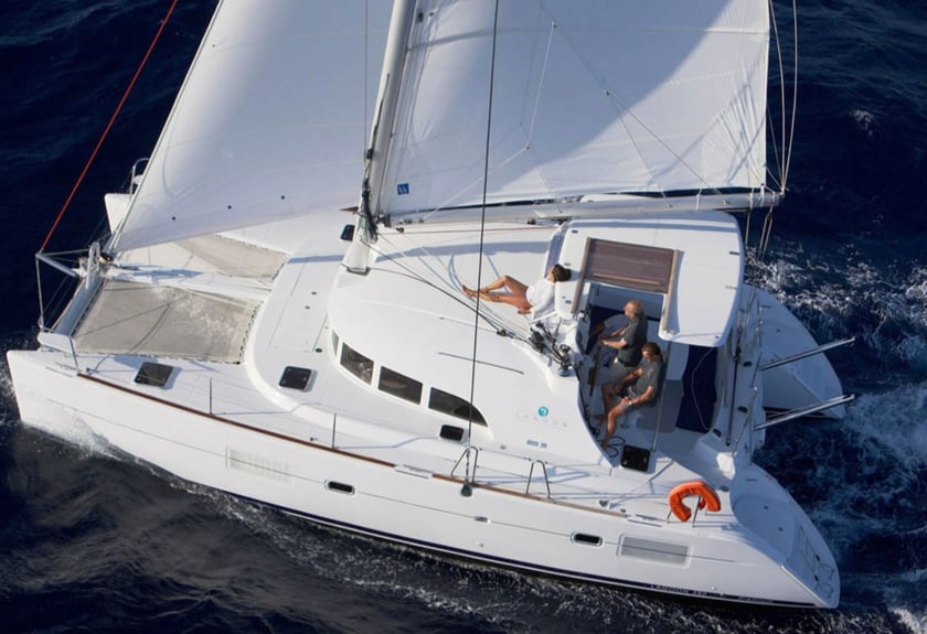 Fethiye Catamaran 3 cabin 7 berths 7 guests 11.55 m Listing Number: #20695 3