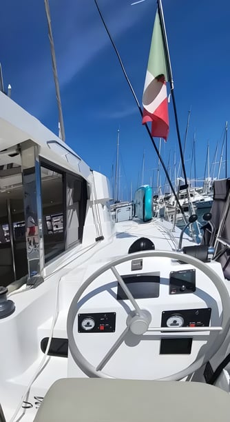 Capo d'Orlando Catamaran Cabine 4  8  slaapplaatsen 8  gasten 11.78 m Lijstnummer: #20706 4