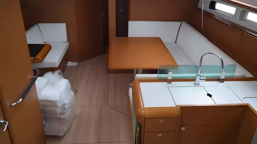 Lefkada Zeilboot Cabine 4  10  slaapplaatsen 10  gasten 12.99 m Lijstnummer: #20714 5