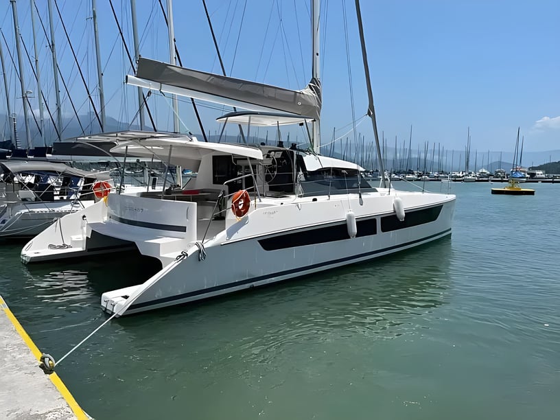 Paraty Catamaran Cabine 4  Couchettes 8  Invités 8  13.1 m Numéro de l'annonce: #20716