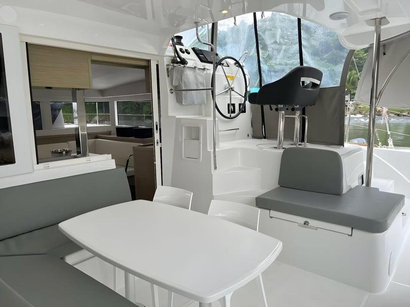 Paraty Catamaran 4 cabin 8 berths 8 guests 11.73 m Listing Number: #20718 3