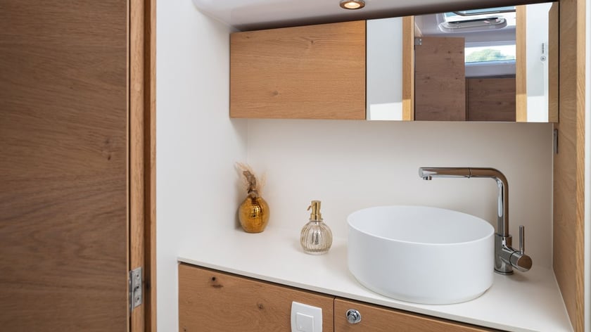 Zara Barca a vela cabina 4  cuccette 8  8  ospiti 13.32 m Numero dell'inserzione: #20735 5