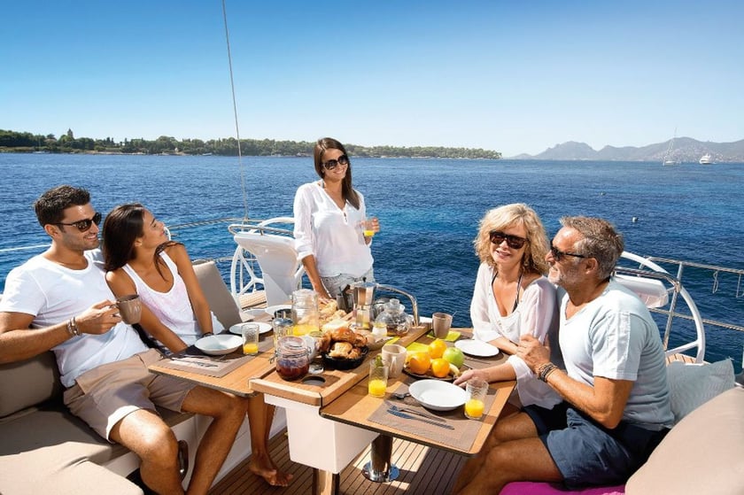 Bodrum Voilier Cabine 4  Couchettes 8  Invités 8  13.27 m Numéro de l'annonce: #20748 5