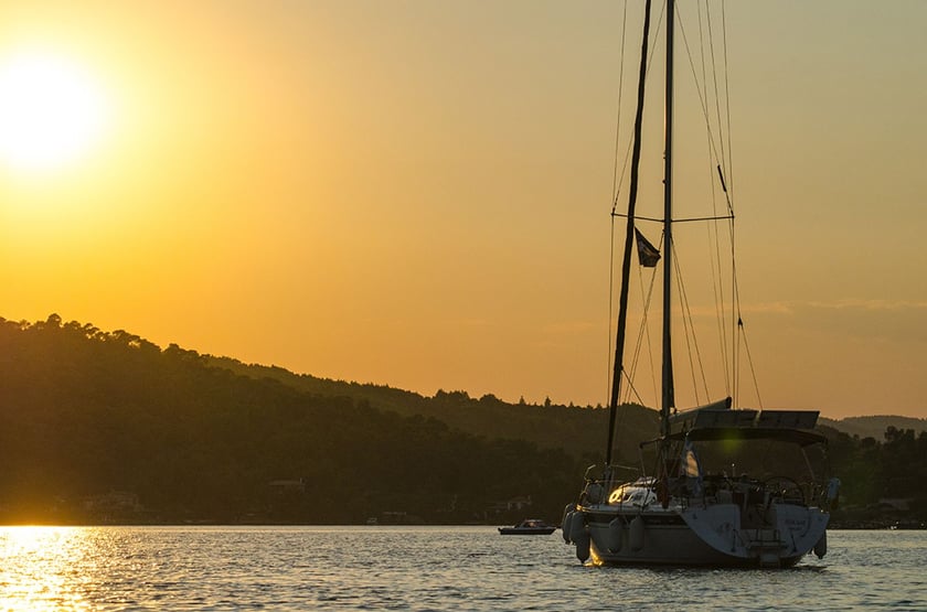 Porto Carras, Chalkidiki Segelboot 3 Kabine 6 Liegeplätze 12 Gäste 13.7 m Nummer des Inserats: #20766 3