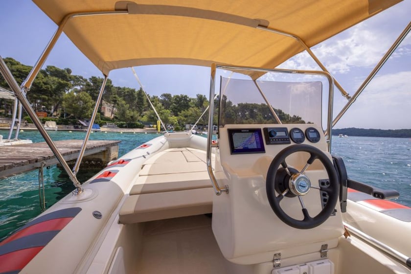 Mali Lošinj Motorboat   8 guests 5.3 m Listing Number: #20769 4