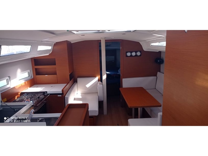 Las Galletas Sailboat 3 cabin 8 berths 8 guests 12.35 m Listing Number: #20773 2