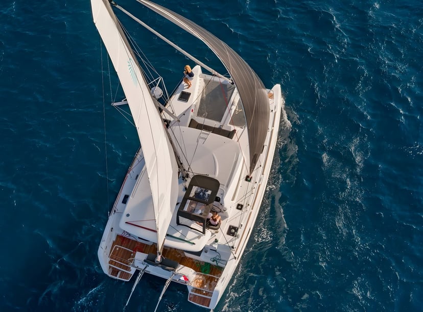 Split Catamaran 6 cabin 12 berths 12 guests 11.74 m Listing Number: #20780 5