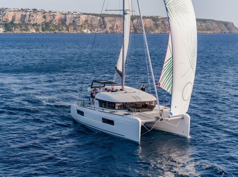 Split Catamaran 6 cabin 12 berths 12 guests 11.74 m Listing Number: #20780 3