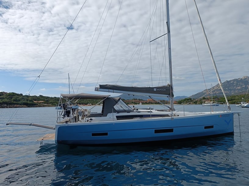 Porto Rotondo Zeilboot Cabine 3  6  slaapplaatsen 7  gasten 11.83 m Lijstnummer: #20783