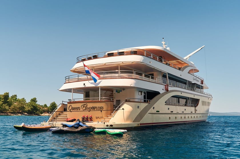 Split Motor Yacht 17 cabin 34 berths 34 guests 49 m Listing Number: #20792 4