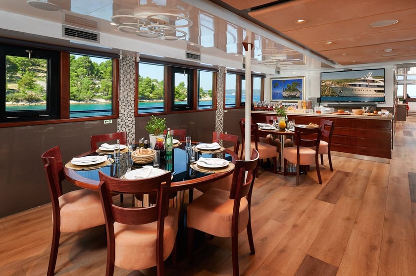 Split Motor Yacht 17 cabin 34 berths 34 guests 49 m Listing Number: #20792 5