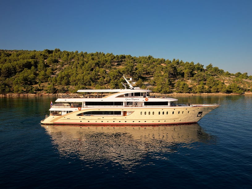 Split Motor Yacht 17 cabin 34 berths 34 guests 49 m Listing Number: #20792