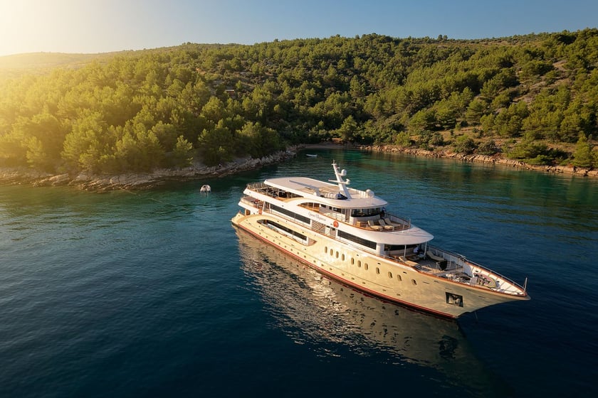 Split Motor Yacht 17 cabin 34 berths 34 guests 49 m Listing Number: #20792 3