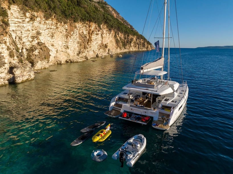 Lefkada Catamarán Cabina 6  12  literas 12  invitados 15.6 m Número de anuncio: #20800 4