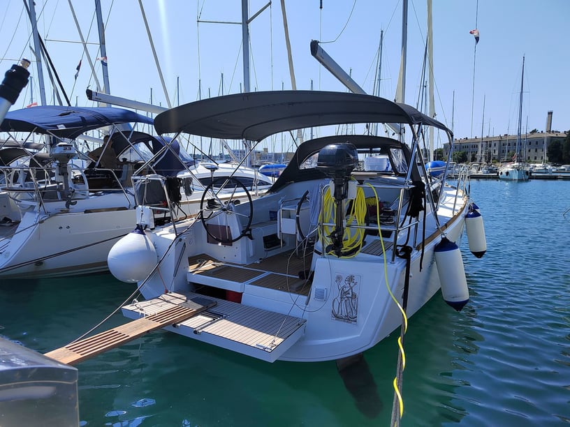 Pula Sailboat 3 cabin 6 berths 6 guests 10.34 m Listing Number: #20820 5