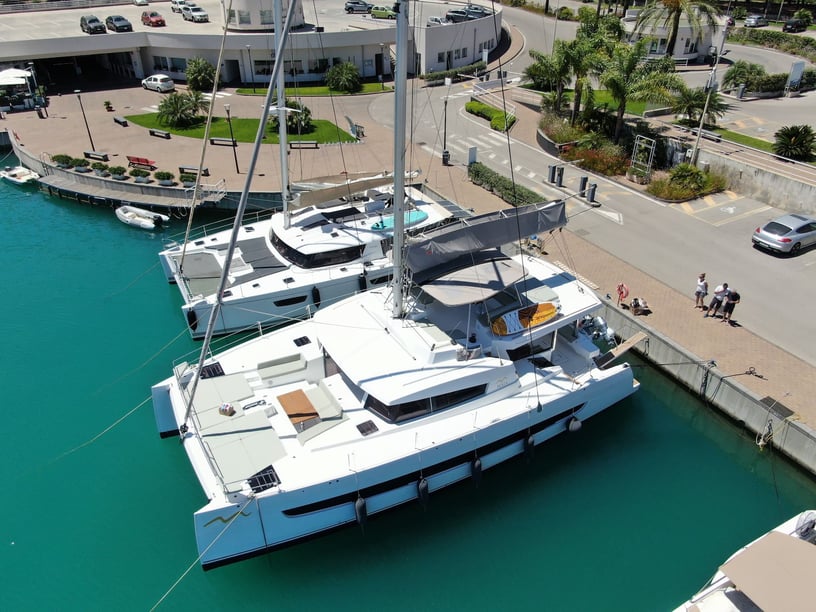 Salerne Catamaran Cabine 4  Couchettes 8  Invités 8  16.8 m Numéro de l'annonce: #20867 4