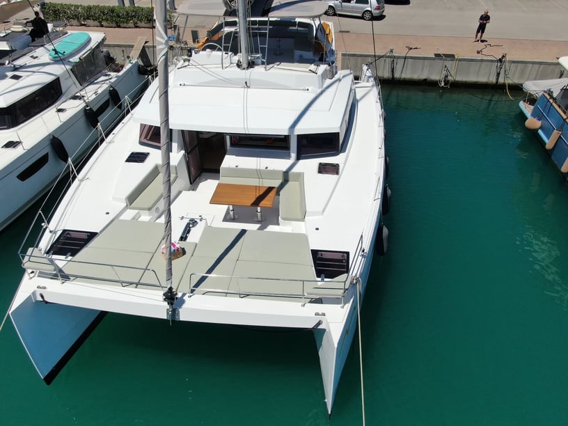 Salerne Catamaran Cabine 4  Couchettes 8  Invités 8  16.8 m Numéro de l'annonce: #20867 5