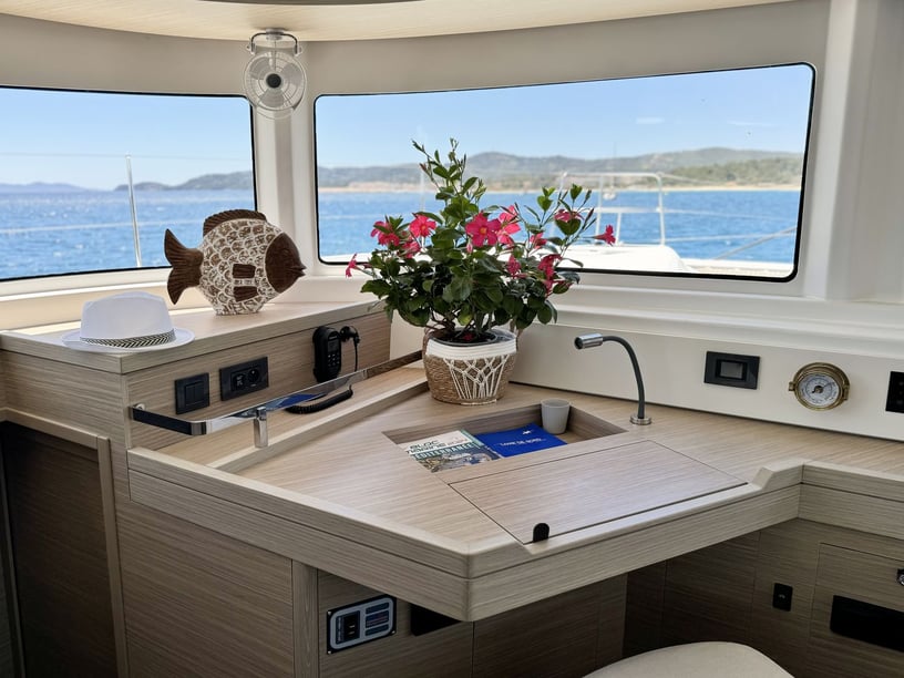 Ajaccio Catamarán Cabina 4  8  literas 12  invitados 13.99 m Número de anuncio: #20879 4