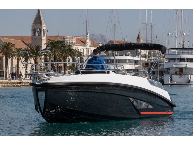 Trogir Bateau à moteur Cabine 1  Couchettes 2  Invités 11  7.9 m Numéro de l'annonce: #20889