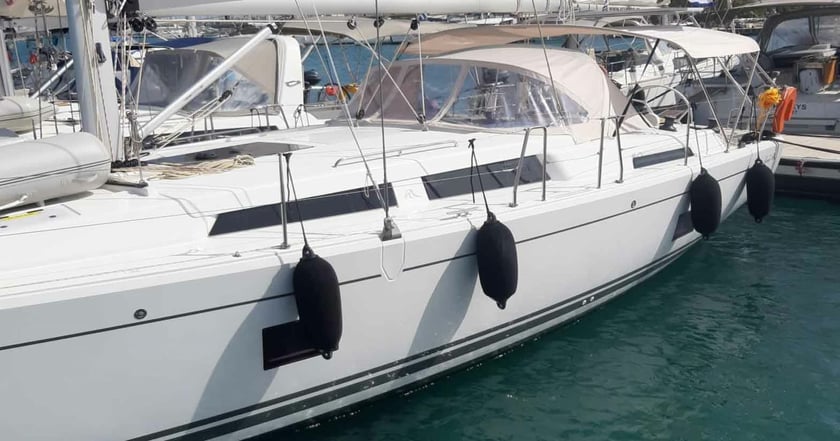 Lefkada Zeilboot Cabine 3  8  slaapplaatsen 8  gasten 12.4 m Lijstnummer: #20892 3