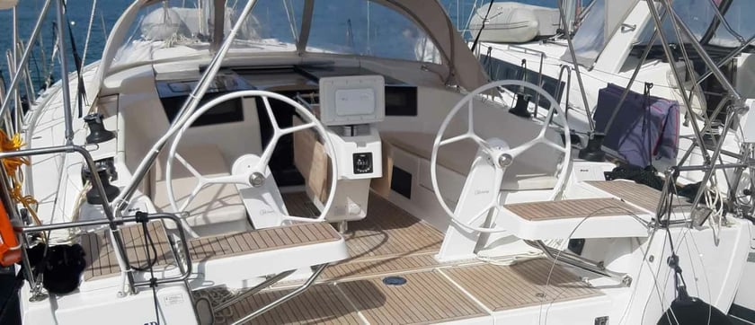 Lefkada Zeilboot Cabine 3  8  slaapplaatsen 8  gasten 12.4 m Lijstnummer: #20892 5