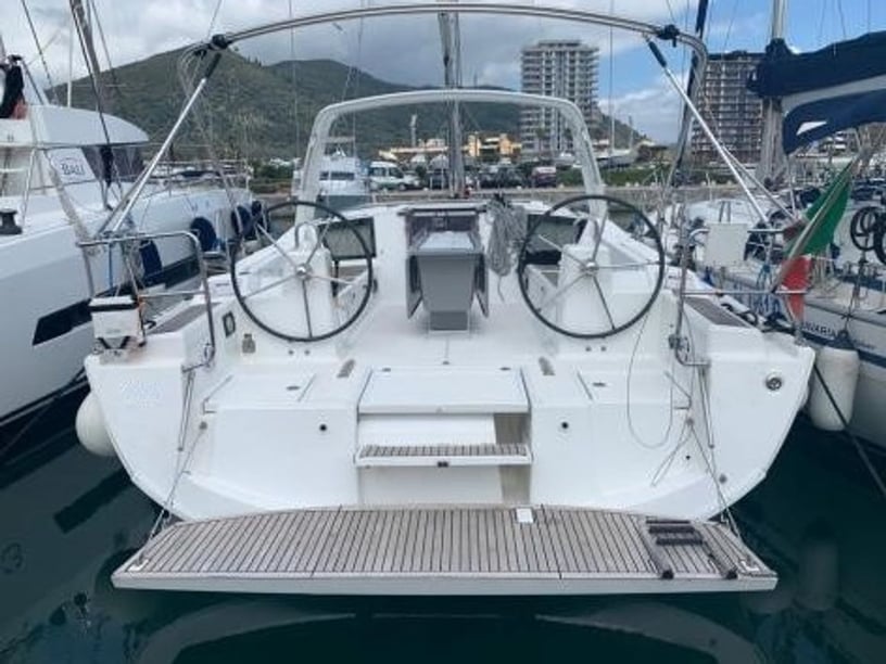 Salerno Segelboot 3 Kabine 8 Liegeplätze 8 Gäste 12.43 m Nummer des Inserats: #20899