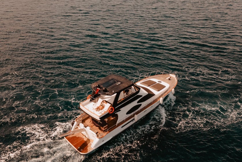 Bebek Yacht a motore cabina 3  cuccette 4  12  ospiti 18 m Numero dell'inserzione: #20906 2