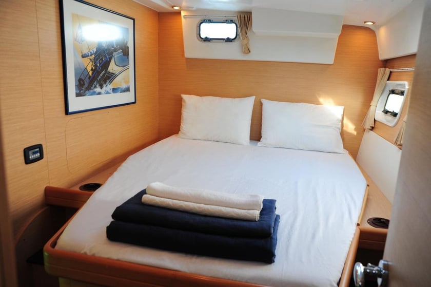 Volos Catamaran 4 cabin 8 berths 10 guests 12.61 m Listing Number: #20916 3