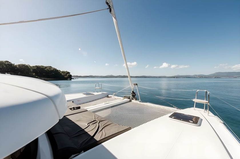Gouvia Catamaran Cabine 6  Couchettes 10  Invités 10  12.8 m Numéro de l'annonce: #20918 5