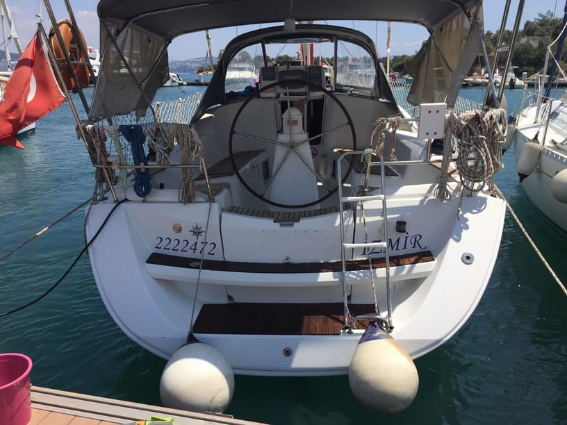 Mytilene Yelkenli 2 kabin Konaklama 4 kişi Seyir 4 kişi 36 ft İlan No: #20922 4