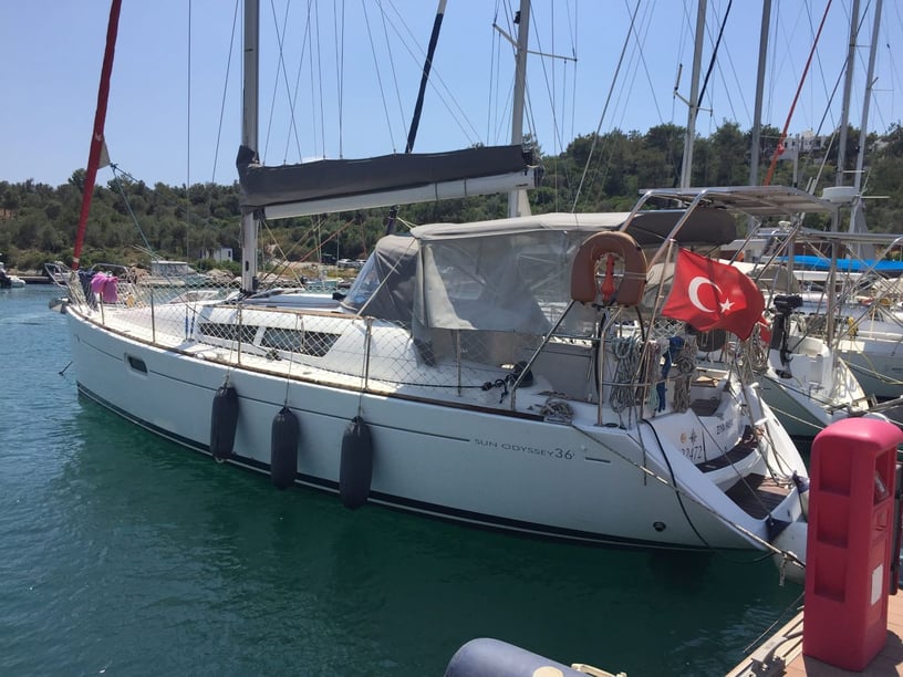 Mytilene Yelkenli 2 kabin Konaklama 4 kişi Seyir 4 kişi 36 ft İlan No: #20922 2