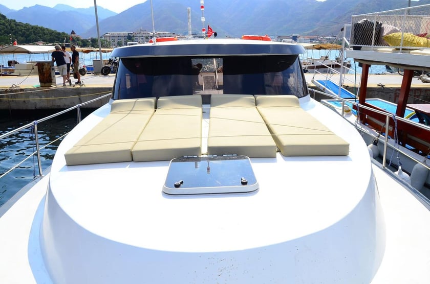 Marmaris Motor Yacht 2 cabin 4 berths 6 guests 12 m Listing Number: #20925 5