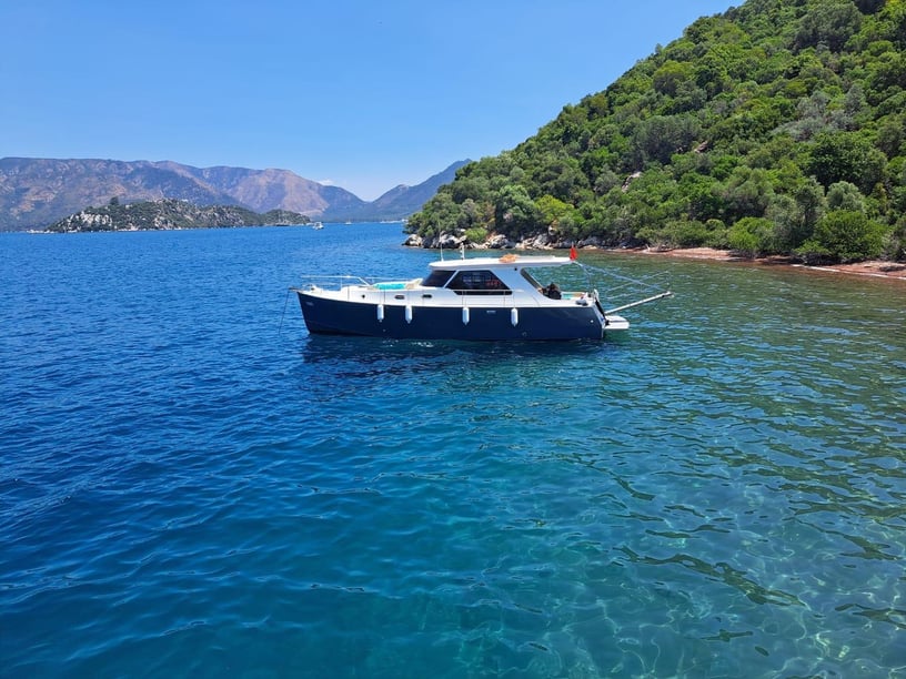 Marmaris Yacht a motore cabina 2  cuccette 4  6  ospiti 12 m Numero dell'inserzione: #20925