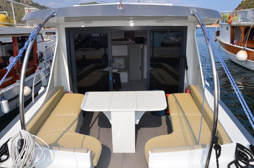 Marmaris Motor Yacht 2 cabin 4 berths 6 guests 12 m Listing Number: #20925 2