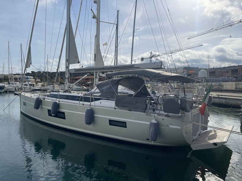 Castellammare di Stabia Barca a vela cabina 4  cuccette 9  9  ospiti 16.16 m Numero dell'inserzione: #20928 3