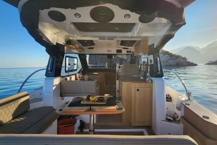 Antalya Motor Yacht 2 cabin 3 berths 6 guests 10 m Listing Number: #20950 3