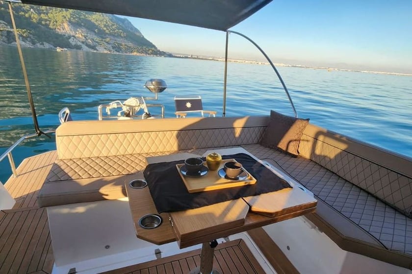 Antalya Motor Yacht 2 cabin 3 berths 6 guests 10 m Listing Number: #20950 5