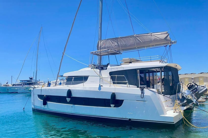 Bodrum Catamaran Cabine 4  Couchettes 9  Invités 10  13.75 m Numéro de l'annonce: #20967 2
