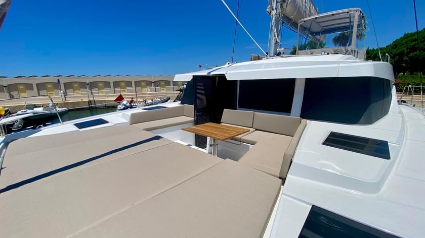 Bodrum Catamaran Cabine 4  Couchettes 9  Invités 10  13.75 m Numéro de l'annonce: #20967 5