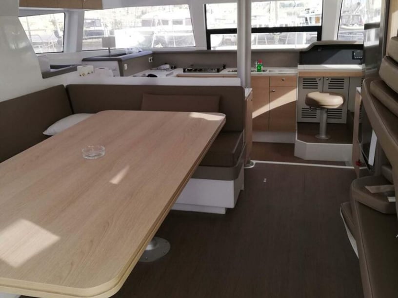 Kalkara Catamaran Cabine 4  Couchettes 10  Invités 10  12.37 m Numéro de l'annonce: #20971 2