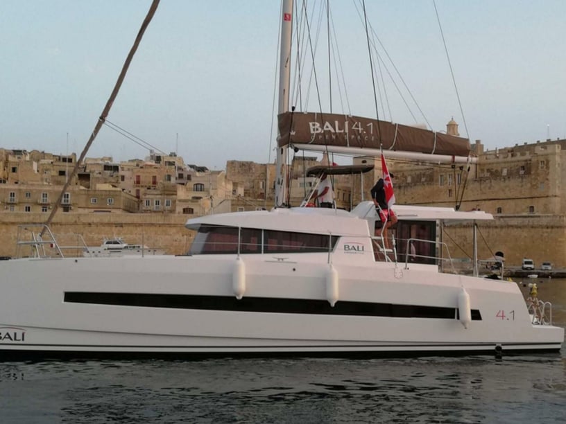 Kalkara Catamaran Cabine 4  Couchettes 10  Invités 10  12.37 m Numéro de l'annonce: #20971