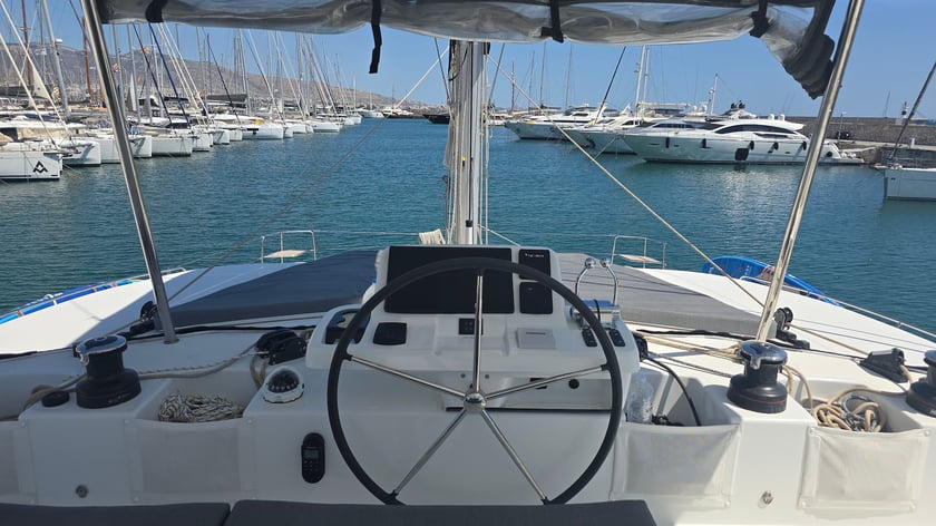Athene Catamaran Cabine 6  12  slaapplaatsen 12  gasten 15.35 m Lijstnummer: #20981 4