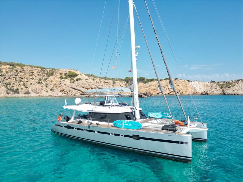 Olbia Catamaran Cabine 3  Couchettes 6  Invités 12  18.9 m Numéro de l'annonce: #20984