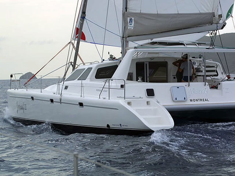 Palmeira Catamaran Cabine 4  Couchettes 8  Invités 8  13.3 m Numéro de l'annonce: #21014