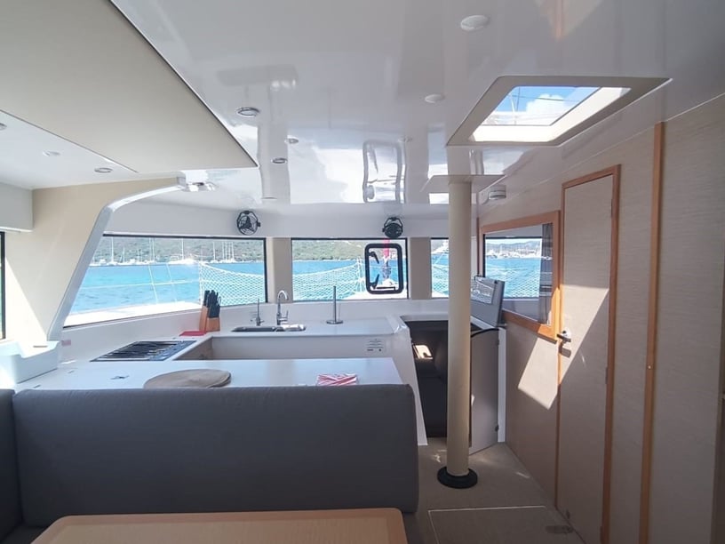 Porto Rotondo Catamarán Cabina 6  10  literas 10  invitados 14.25 m Número de anuncio: #21048 2