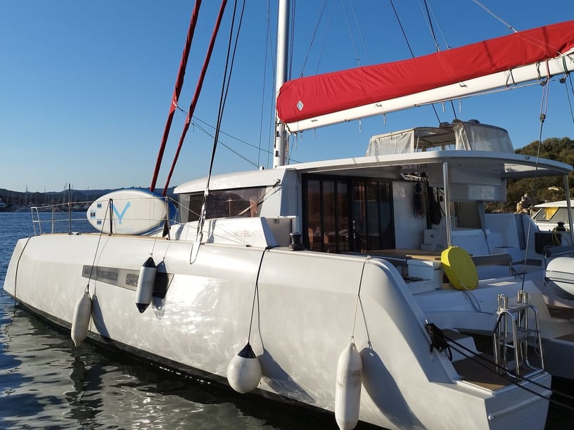 Porto Rotondo Catamarán Cabina 6  10  literas 10  invitados 14.25 m Número de anuncio: #21048